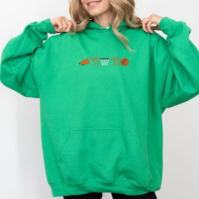 Simply Sage Market レディース トップス ティーシャツ 刺しゅう パーカー グラフィック Simply Sage Market Embroidered Basketball Icons - Women\u0027s Graphic Hoodie Grass Tシャツ・カットソー-トップス