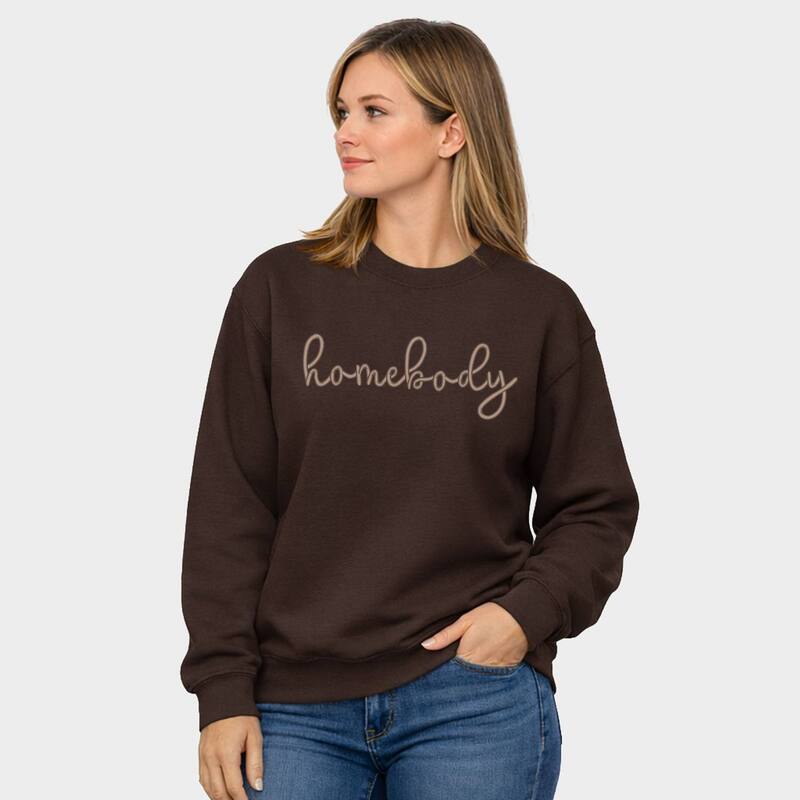 Simply Sage Market レディース トップス ティーシャツ 流汗 刺しゅう グラフィック Simply Sage Market Embroidered Homebody Cursive - Women\u0027s Graphic Sweatshirt Chocolate 黒茶 レディースファッション-Tシャツ・カットソー