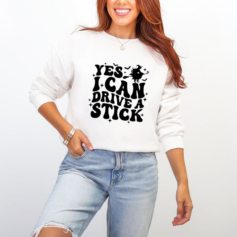 Simply Sage Market レディース トップス ティーシャツ 流汗 グラフィック Simply Sage Market Yes I Can Drive A Stick - Women\u0027s Graphic Sweatshirt White 白いこと レディースファッション-Tシャツ・カットソー-トップス