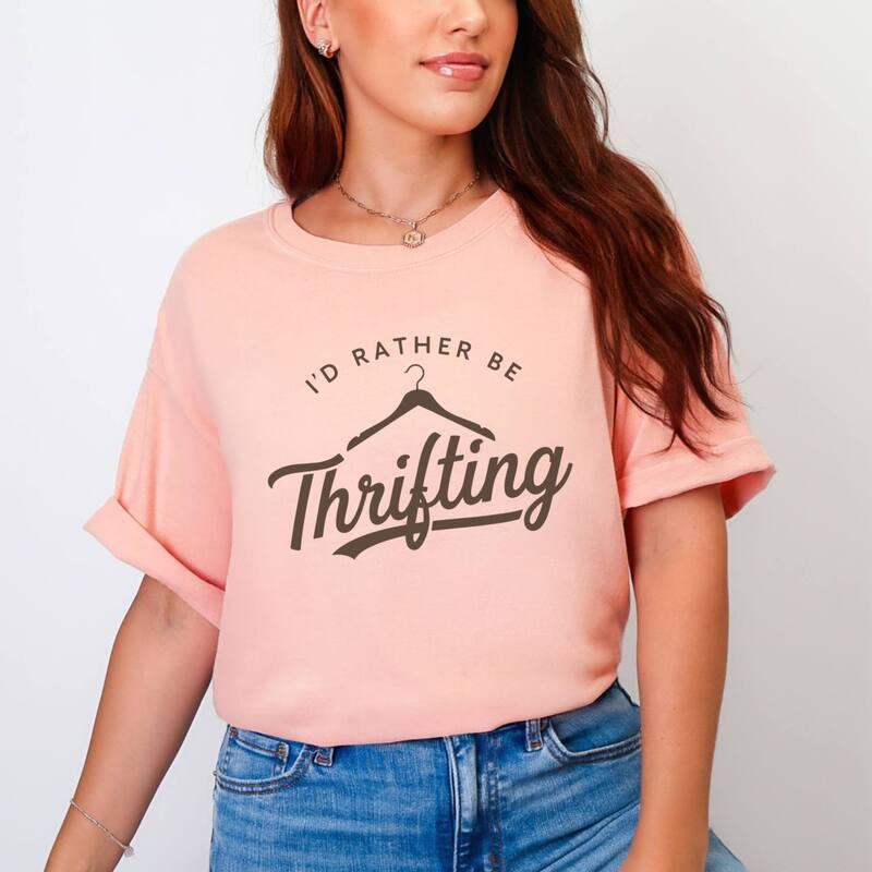 Simply Sage Market レディース トップス ティーシャツ グラフィック Simply Sage Market I\u0027d Rather Be Thrifting - Women\u0027s Garment Dyed Graphic T-Shirt Peachy Tシャツ・カットソー-トップス-レディースファッション