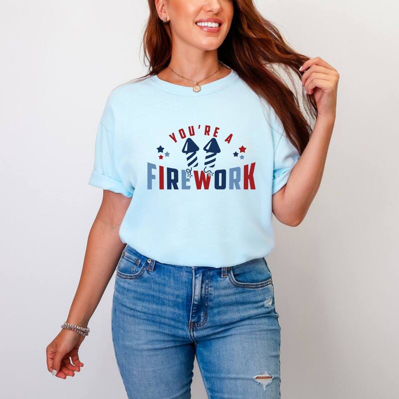 Simply Sage Market レディース トップス Tシャツ グラフィック Simply Sage Market You're A Firework Stars - Women's Garment Dyed Graphic T-Shirt Chambray｜ReVida 店