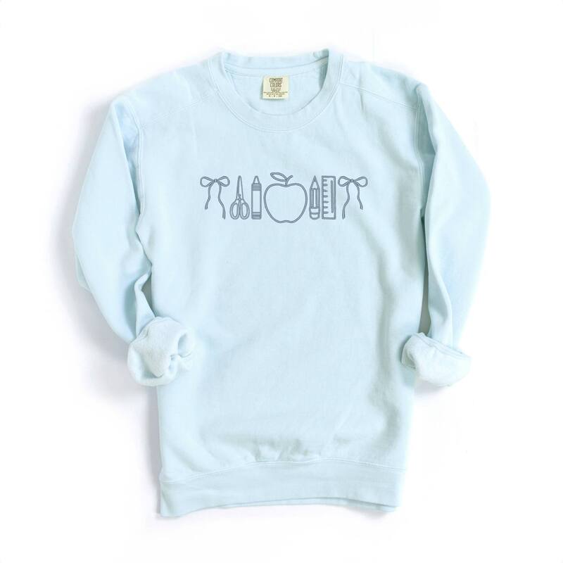 Simply Sage Market レディース トップス Tシャツ スウェット 刺繍 グラフィック Simply Sage Market Embroidered Bowschool Icons - Women Garment Dyed Graphic Sweatshirt Chambray