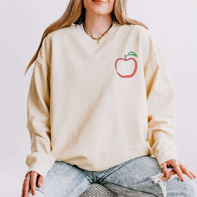 Simply Sage Market レディース トップス プルオーバー 汗水 刺しゅう Simply Sage Market Embroidered Apple - Women\u0027s Lightweight Garment Dyed Sweatshirt Ivory 象牙色