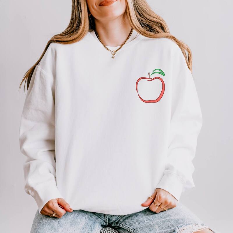Simply Sage Market レディース トップス プルオーバー 汗水 刺しゅう Simply Sage Market Embroidered Apple - Women\u0027s Lightweight Garment Dyed Sweatshirt White 白いこと