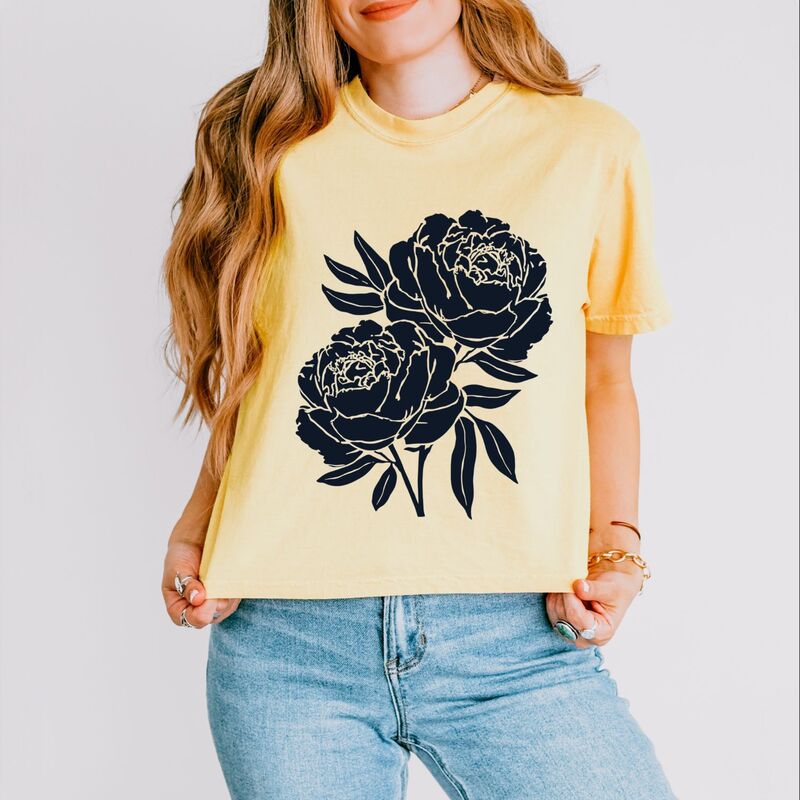 Simply Sage Market レディース トップス Tシャツ グラフィック Simply Sage Market Navy Roses - Women's Boxy Crop Top Graphic T-Shirt Butter ネイビー｜ReVida 店