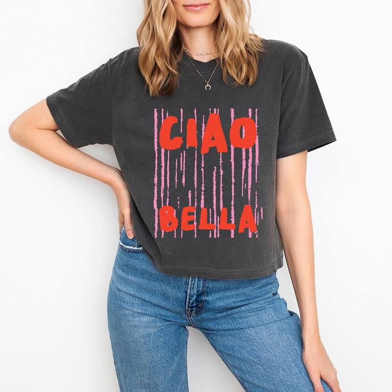 Simply Sage Market レディース トップス Tシャツ グラフィック Simply Sage Market Ciao Bella Stripes - Women's Boxy Crop Top Graphic T-Shirt Pepper ストライプ|ReVida 店