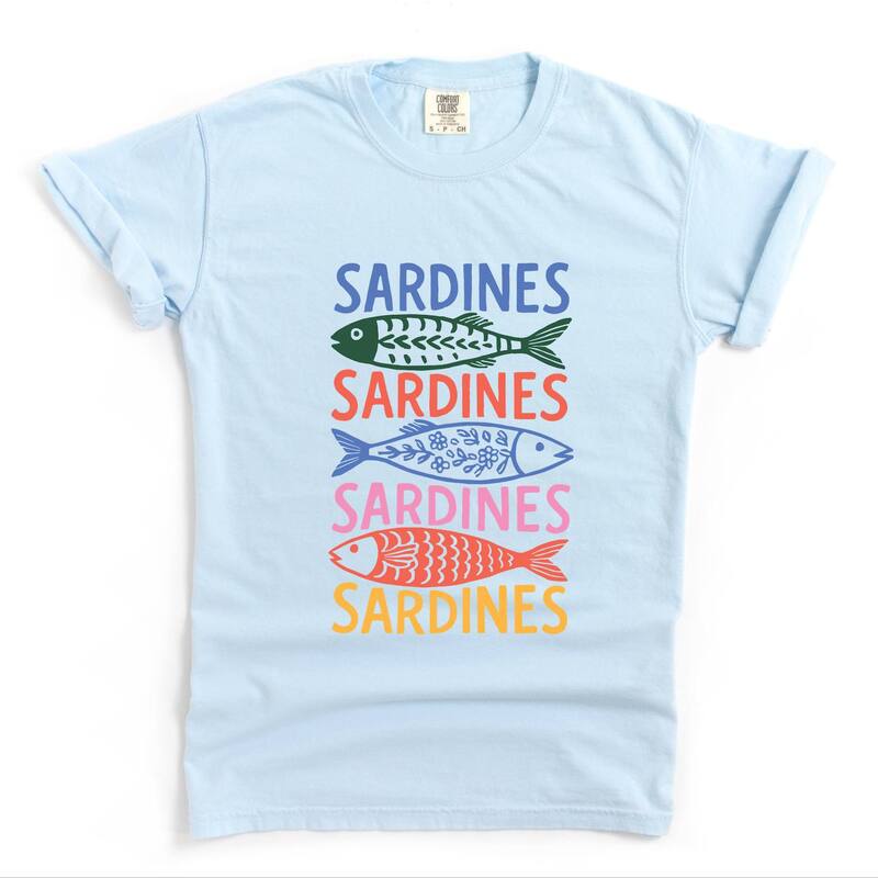 Simply Sage Market レディース トップス ティーシャツ グラフィック Simply Sage Market Sardines Colorful Stacked - Women\u0027s Garment Dyed Graphic T-Shirt Chambray Tシャツ・カットソー-レディースファッション