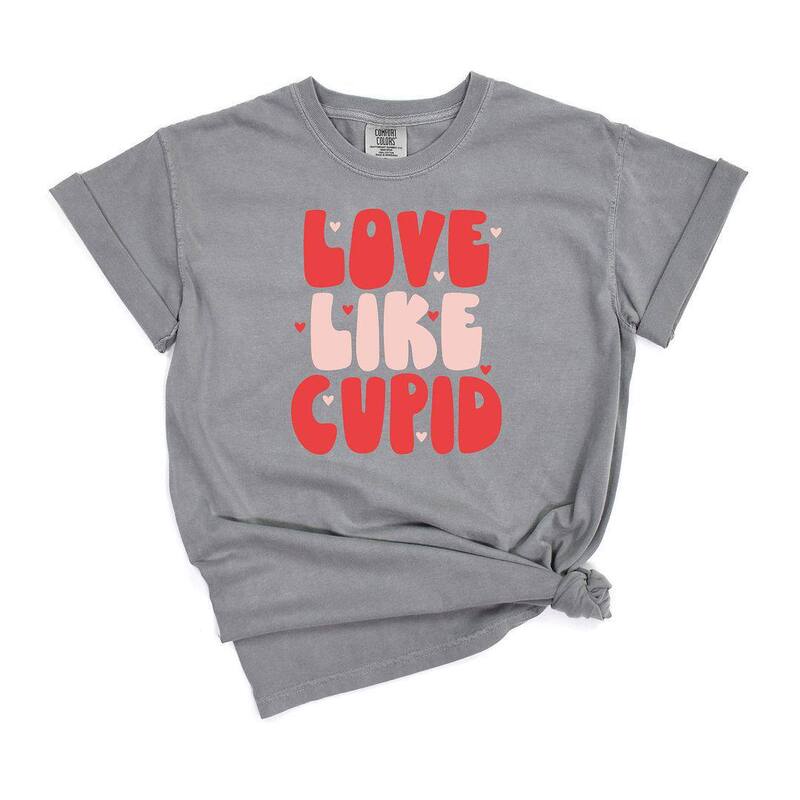 Simply Sage Market レディース トップス ティーシャツ Simply Sage Market Love Like Cupid Bold Garment Dyed Tees Pepper Tシャツ・カットソー-レディースファッション