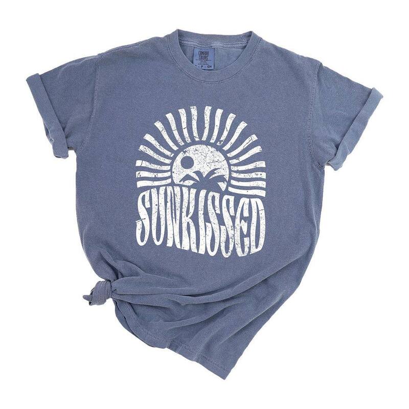 Simply Sage Market レディース トップス ティーシャツ Simply Sage Market Sunkissed Rays Distressed Garment Dyed Tees Blue Jean 青色 トップス-Tシャツ・カットソー-レディースファッション