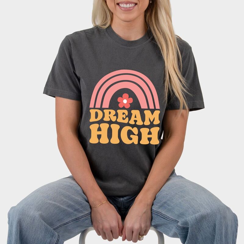 Simply Sage Market レディース トップス ティーシャツ グラフィック Simply Sage Market Dream High Rainbow - Women\u0027s Garment Dyed Graphic T-Shirt Pepper トップス-レディースファッション-Tシャツ・カットソー