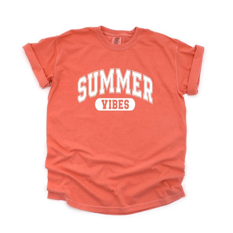 Simply Sage Market レディース トップス ティーシャツ Simply Sage Market Varsity Summer Vibes Garment Dyed Tees Bright Salmon 年魚 レディースファッション-Tシャツ・カットソー