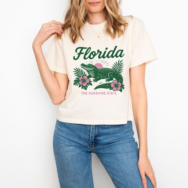 Simply Sage Market レディース トップス Tシャツ グラフィック Simply Sage Market Floridalligator - Women's Boxy Crop Top Graphic T-Shirt Ivory アイボリー|ReVida 店