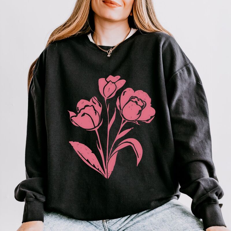 Simply Sage Market レディース トップス ティーシャツ 流汗 Simply Sage Market Pink Roses - Women\u0027s Lightweight Garment Dyed Sweatshirt Black 黒いこと トップス-Tシャツ・カットソー