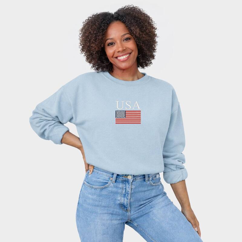 Simply Sage Market レディース トップス プルオーバー 汗水 刺しゅう グラフィック Simply Sage Market Embroidered USA Flag - Women\u0027s Graphic Sweatshirt Light Blue 青色