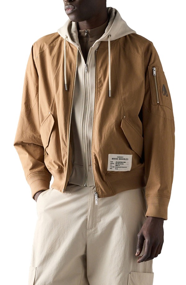 ムースナックル メンズ アウター ジャケット・ブルゾン コットン パーカー Moose Knuckleskylark Stretch Cotton Canvas Bomber Jacket with Removable Hoodie Insert Driftwood/ Alabaster｜ReVida 店