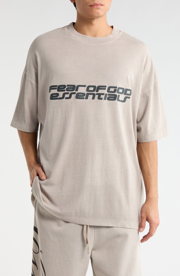 フィアオブゴッド メンズ トップス Tシャツ ロゴ グラフィック Fear of God Essentials '90s Logo Graphic T-Shirt Smoke Grey グレー