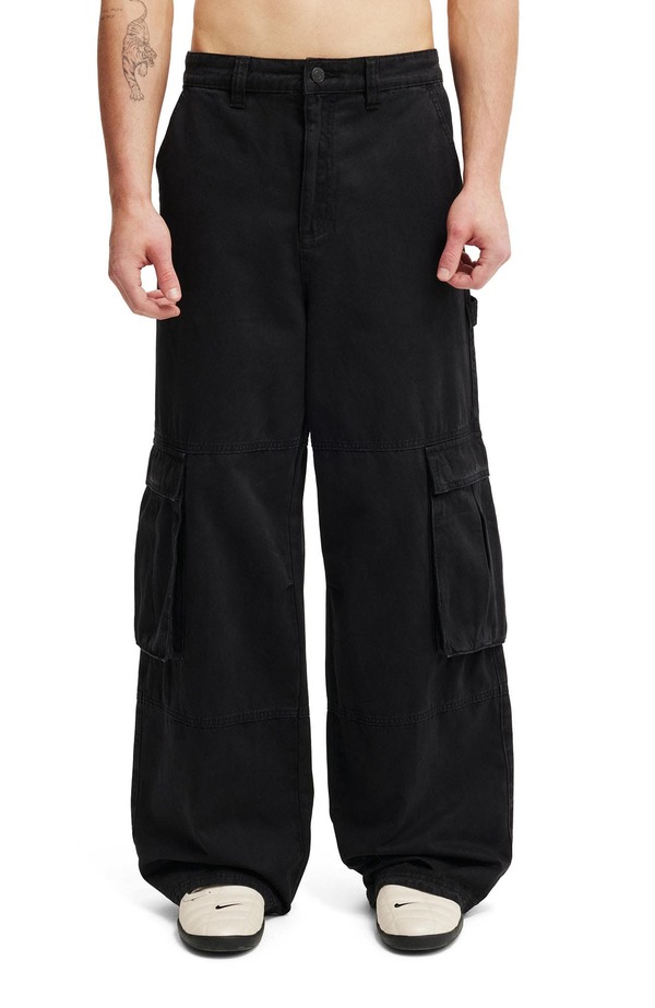 コットンオン メンズ ボトムス 心地好いズボン下 カーゴパンツ Cotton Men\u0027super Baggy Cargo Pant Black 黒いこと ズボン・パンツ-メンズファッション