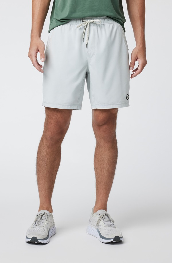 ビュオーリ メンズ ボトムス ハーフパンツ・ショーツ ショートパンツ Vuori Kore Shortsky Grey グレー