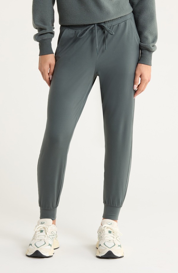 ゼラ レディース ボトムス 心地好いズボン下 ジョガーパンツ Zella Move In Pocket Joggers Green Urban 緑であること