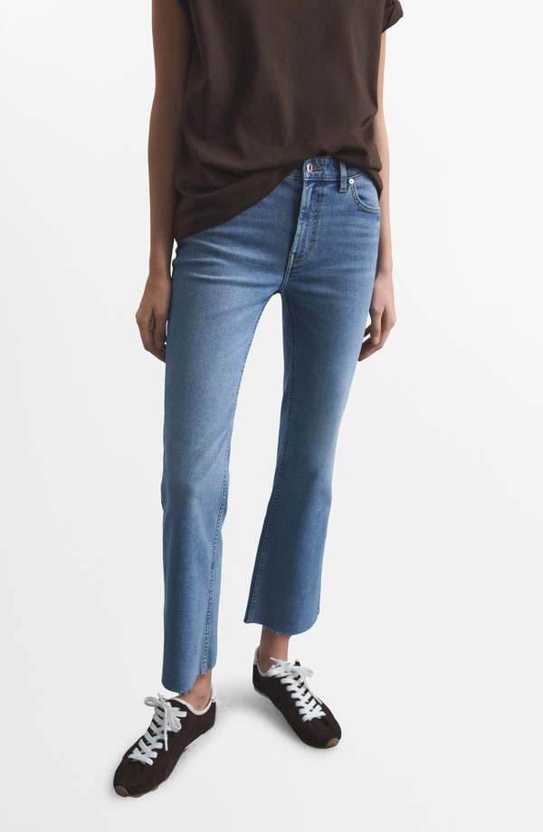 マンゴ レディース ボトムス カジュアルパンツ ジーンズ MANGO Sienna Raw Hem Crop Flare Jeans Blue ブルー｜ReVida 店