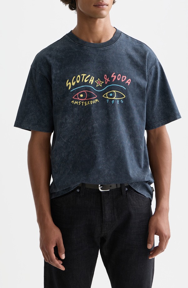 スコッチアンドソーダ メンズ トップス Tシャツ ロゴ グラフィック Scotch & Soda Logo Graphic T-Shirt Carbon｜ReVida 店