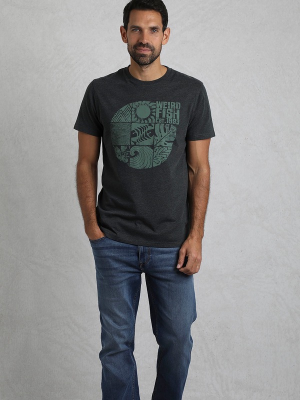 ウィアードフィッシュ メンズ トップス プルオーバー グラフィック Weird Fish Summer Sector Graphic T-Shirt Washed Black 黒いこと