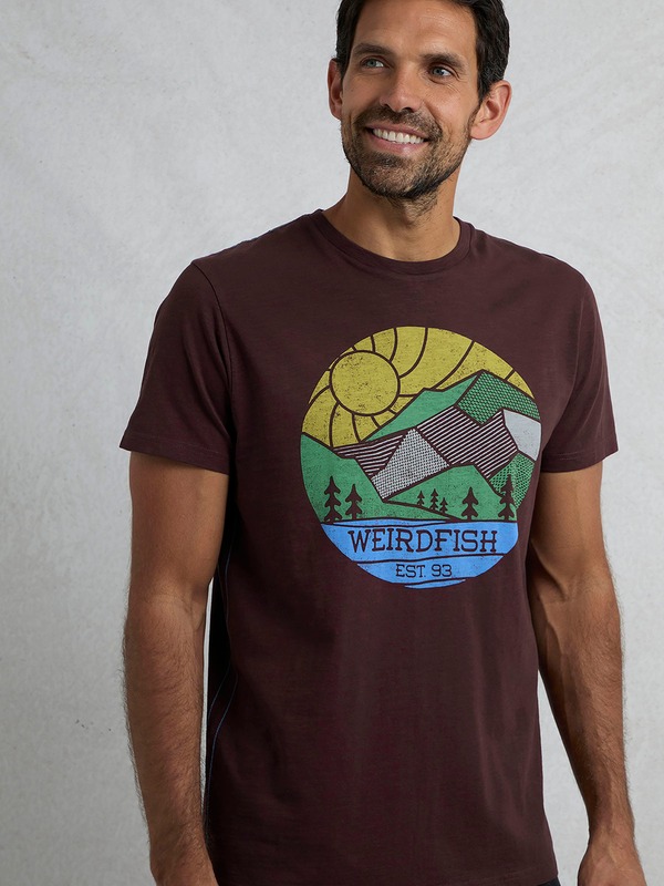 ウィアードフィッシュ メンズ トップス プルオーバー 刷り上げる Weird Fish Foothills Front Print-Shirt Mulled Wine ぶどう酒