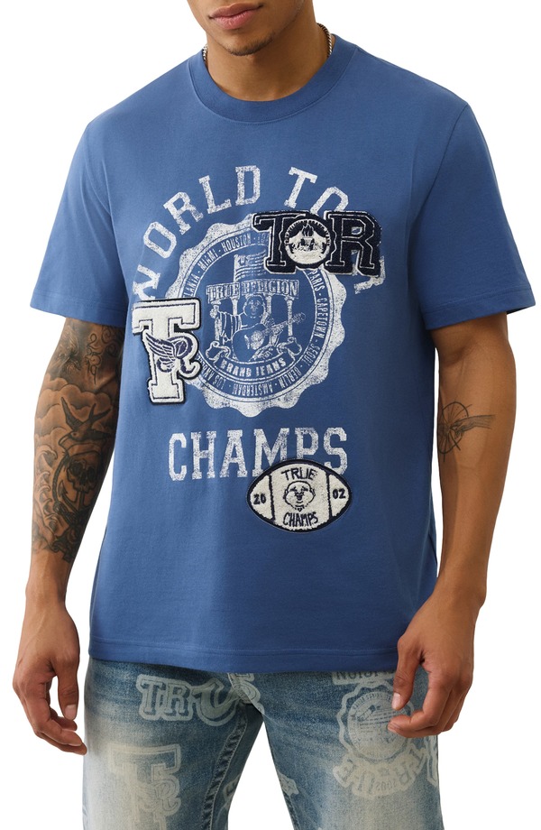 トゥルーレリジョン メンズ トップス Tシャツ コットン グラフィック True Religion World Tour Champs Boucl Patch Cotton Graphic T-Shirt Vintage Navy ネイビー 12,760円