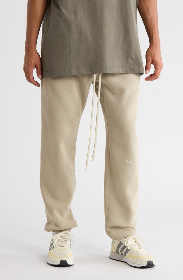 フィアオブゴッド メンズ ボトムス カジュアルパンツ ヴィンテージ スウェットパンツ フリース Fear of God Essentials Vintage Fit Fleece Sweatpants Abbey Stone ストーン