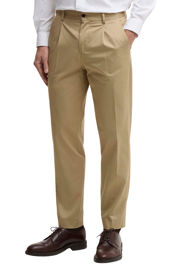 バブアー メンズ ボトムス カジュアルパンツ プリーツ コットン Barbour Bellamy Pleated Stretch Cotton Pantsand サンド