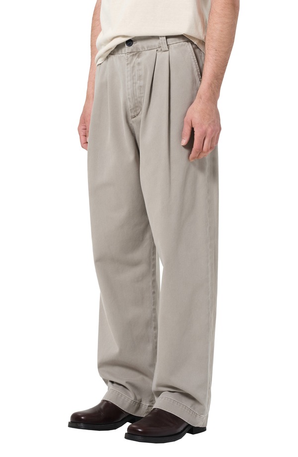 アゴルド メンズ ボトムス カジュアルパンツ ワイドレッグ プリーツ AGOLDE Slater Pleated Wide Leg Pants Wicker Medium Grey グレー｜ReVida 店