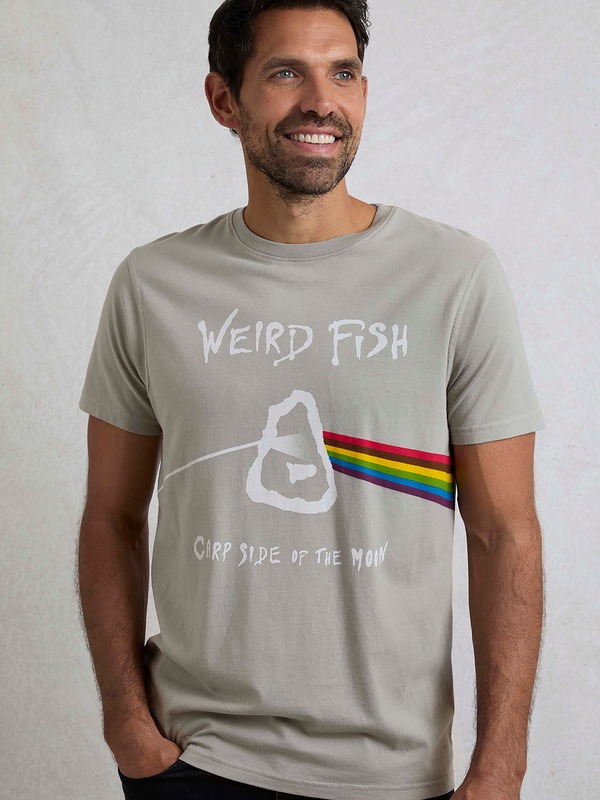 ウィアードフィッシュ メンズ トップス プルオーバー 刷り上げる Weird Fish Carp Side Front Print Artist-Shirt Limestone