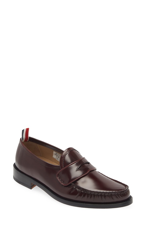 トムブラウン メンズ シューズ スリッポン・ローファー Thom Browne Varsity Penny Loafer Burgundy バーガンディ｜ReVida 店