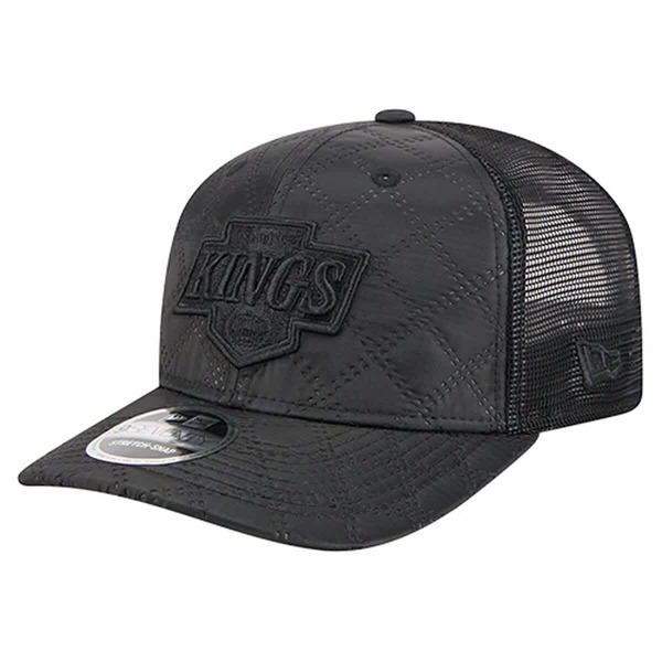 ニューエラ メンズ アクセサリー 帽子 キルティング ナイロン Men's New Era Black Los Angeles Kings Quilted Nylon 9SEVENTY Adjustable Trucker Hat Black ブラック|ReVida 店