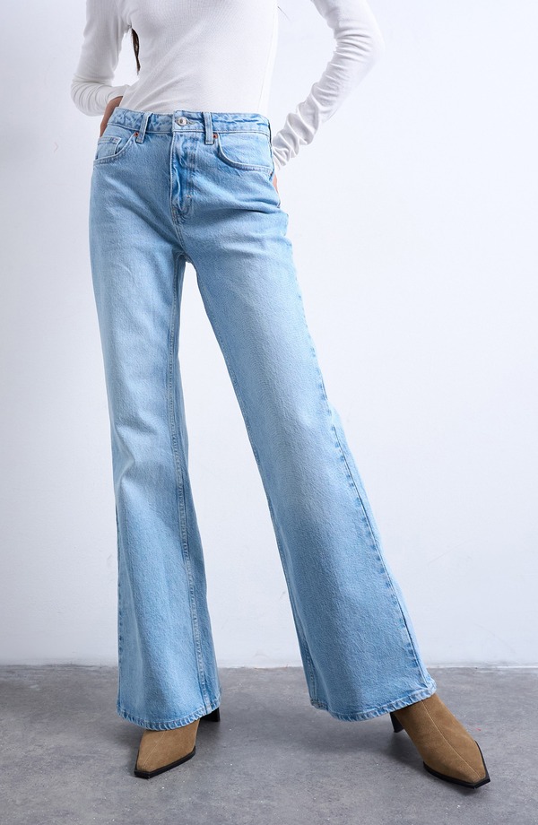 トップショップ レディース ボトムス デニムパンツ ハイウエスト フレア ジーンズ Topshopippa High Waist Flare Leg Jeans Light Blue ブルー