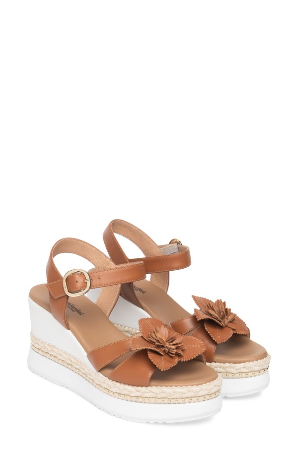 ネーロ ジャルディーニ レディース シューズ 踵 御花柄 プラットホーム サンダル 御花 NeroGiardini Floral Platform Wedge Sandal Cognac