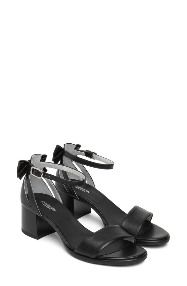 ネーロ ジャルディーニ レディース シューズ 踵 サンダル アンクル NeroGiardini Ankle Strap Block Heel Sandal Black 黒いこと