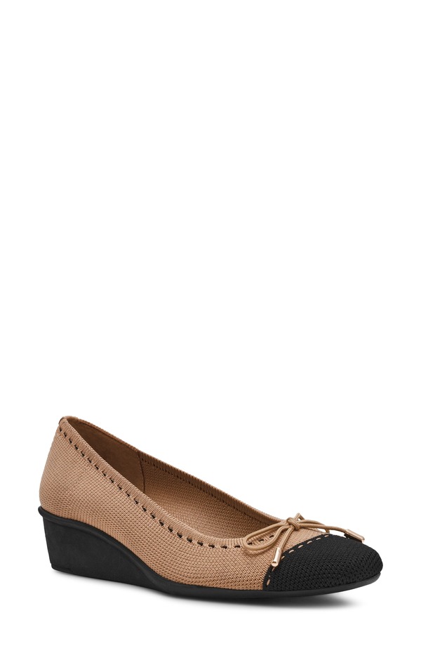 アンクライン レディース シューズ 踵 Anne Klein Wesson Wedge Pump Camel/ Black 黒いこと