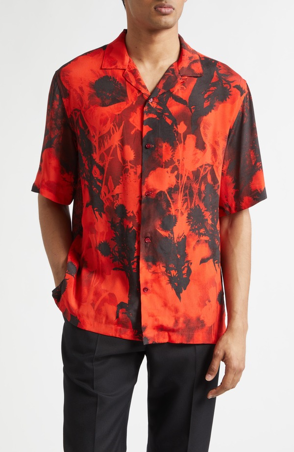 マックイーン メンズ トップス プルオーバー 御花柄 刷り上げる 御花 McQueen Floral Print Camp Shirt Amarant