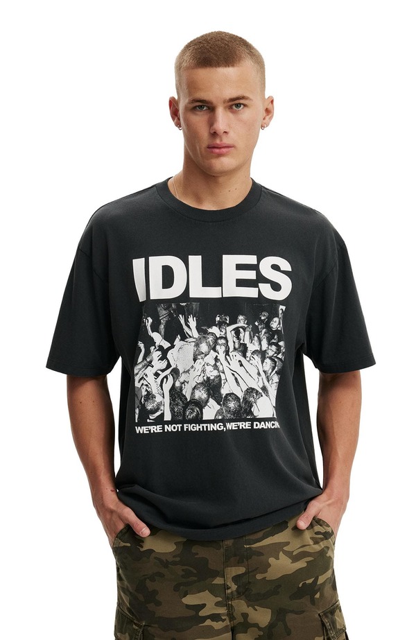 コットンオン メンズ トップス プルオーバー Cotton Men\u0027s Everyday Fit Music T-Shirt Washed Black Idles - 黒いこと