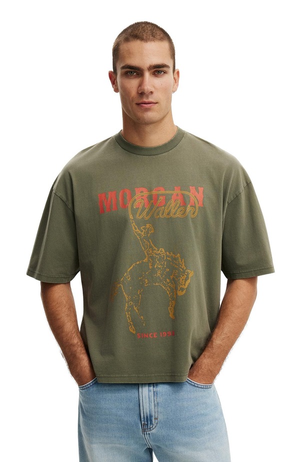 コットンオン メンズ トップス プルオーバー クロップド Cotton Men\u0027s Cropped Fit Music T-Shirt Military Morgan Wallen -
