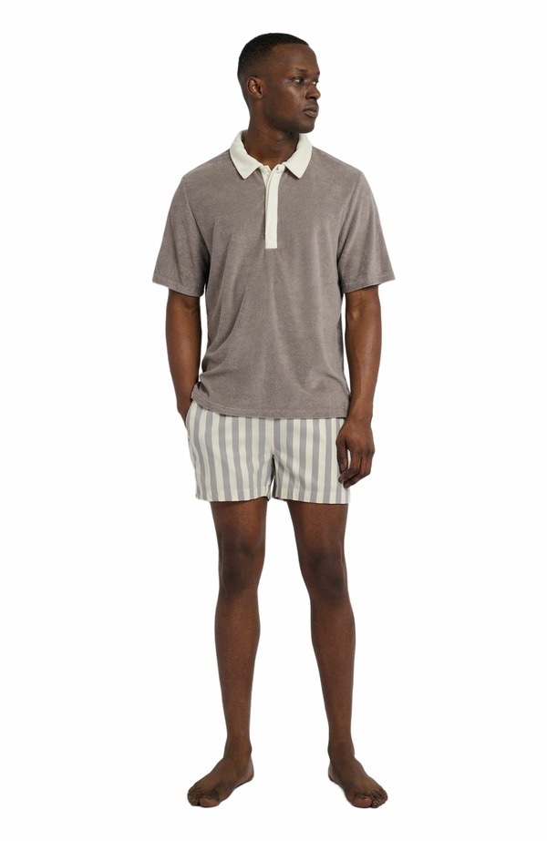 オニア メンズ 水着 ハーフパンツ・ショーツ Onia Charles 4" Swim Trunk Cinder/Cream クリーム|ReVida 店