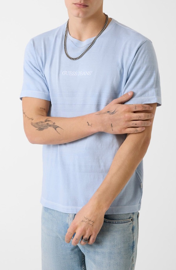 ゲス メンズ トップス プルオーバー ロゴタイプ グラフィック GUESS Jacquard Stripe Logo Graphic T-Shirt Blue 青色