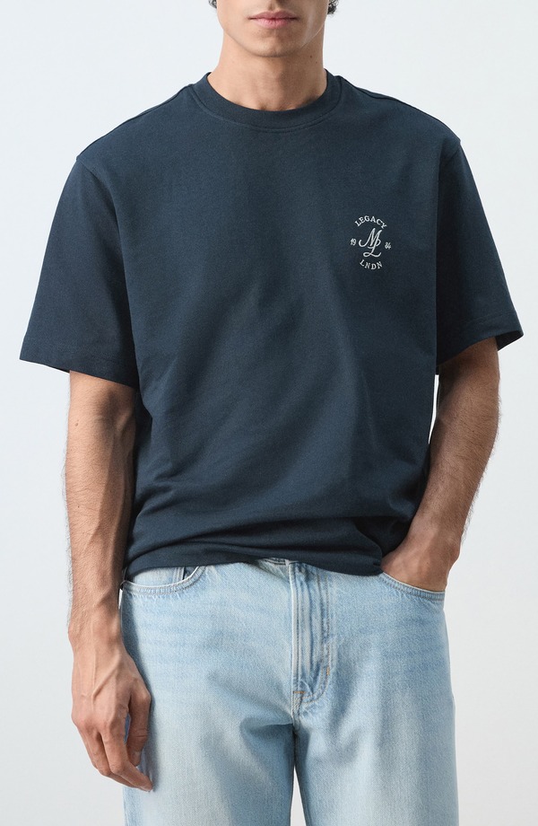 マンゴ メンズ トップス プルオーバー 綿織物 刺しゅう グラフィック MANGO Cotton Embroidered Graphic T-Shirt Navy 米国海軍