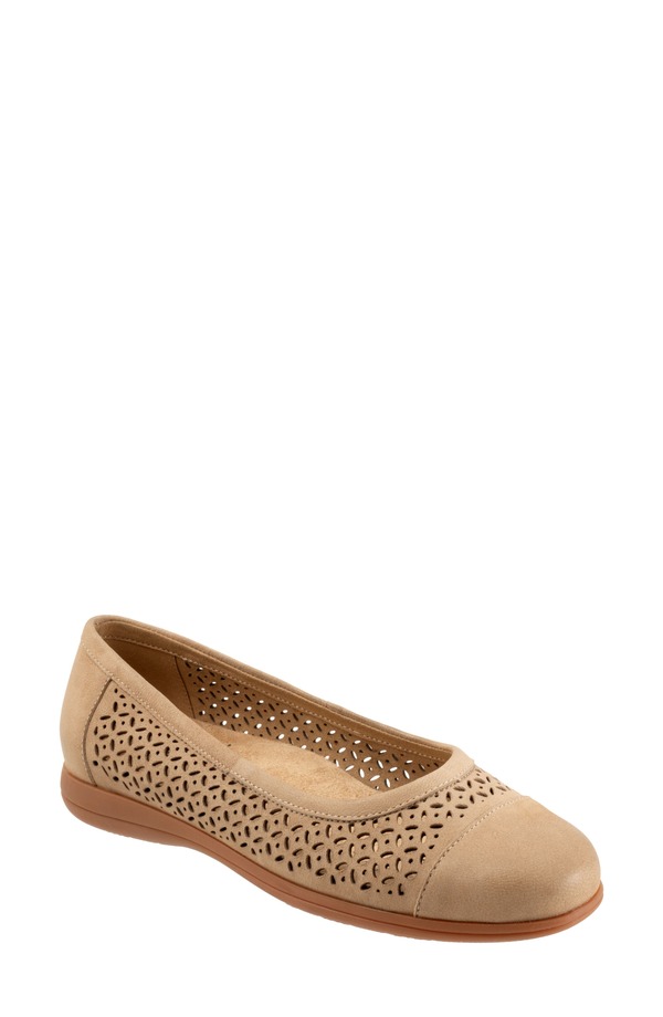 トロッターズ レディース シューズ スリッポン・ローファー 旗がしら Trotters Delmara Cap Toe Slip-On Shoe Beige Nubuck Perf ベージュ