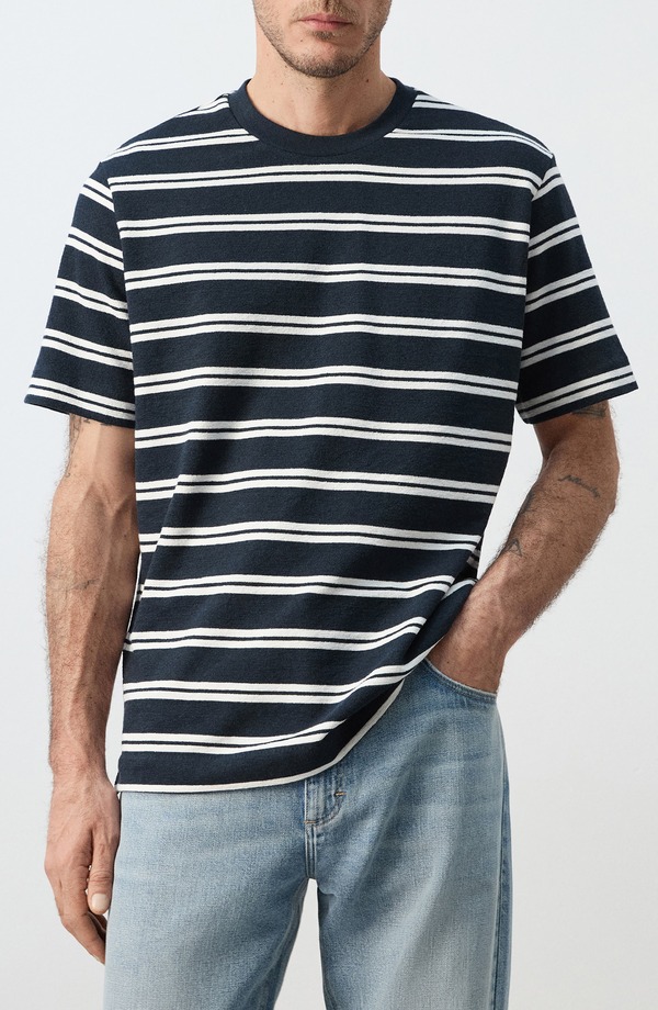 マンゴ メンズ トップス プルオーバー レギュラー填まる 綿織物 MANGO Regular Fit Stripe Cotton Blend T-Shirt Navy 米国海軍