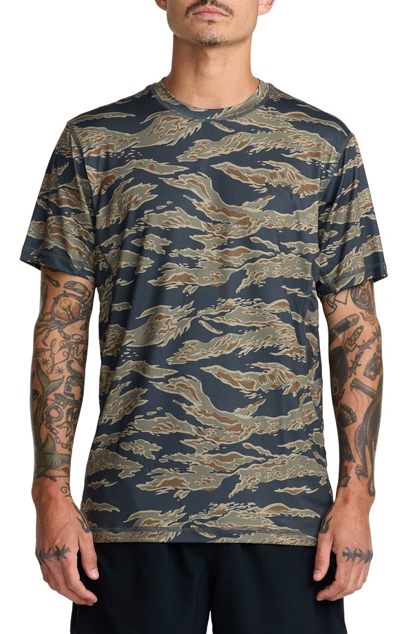 ルーカ メンズ トップス Tシャツ グラフィック RVCA Sport Vent Graphic T-Shirtiger Camo アニマル|ReVida 店