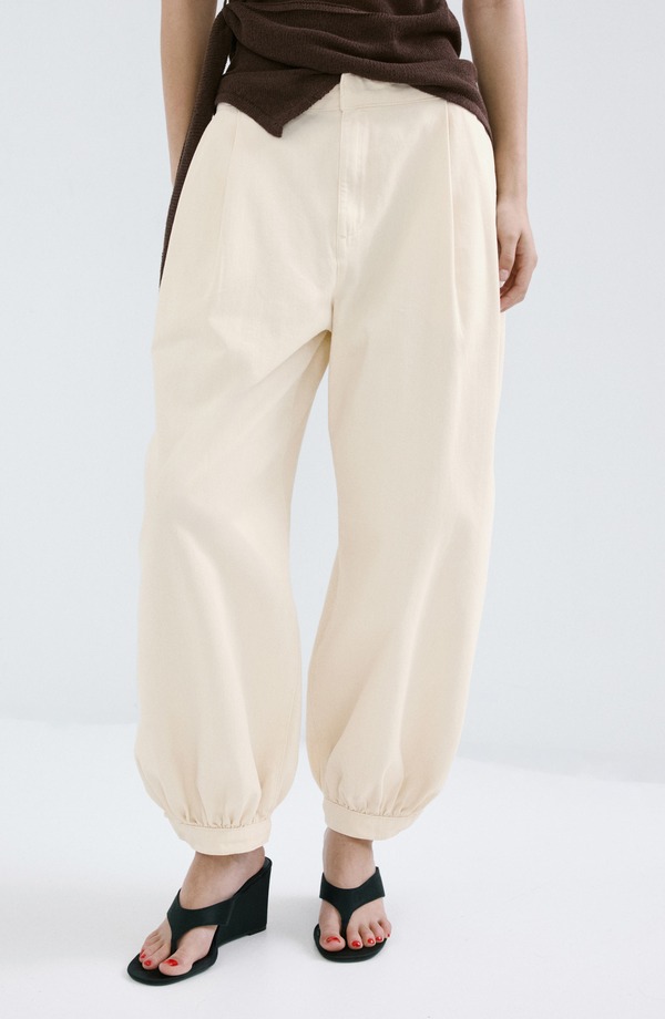 マンゴ レディース ボトムス デニムパンツ ジーンズ MANGO Souffle Balloon Jeans Ecru エクリュ|ReVida 店