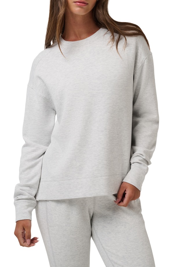 トラビスマヒュー レディース アウター パーカー・スウェット 労働者の一団のど首 プルオーバー TravisMathew Skyloft Crewneck Sweatshirt Heather Light Grey 薄墨色