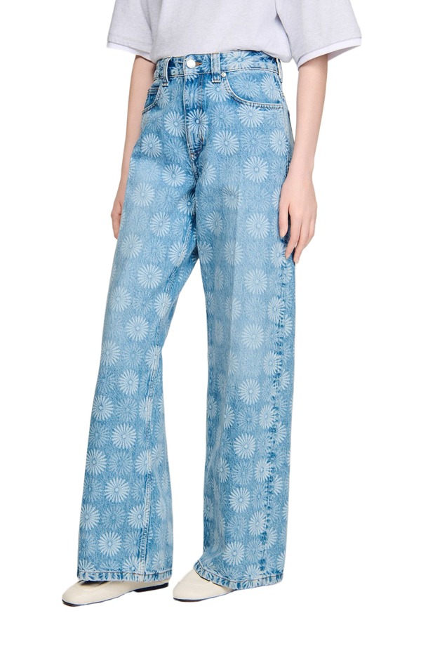 サンドロ レディース ボトムス デニムパンツ フラワー柄 プリント ジーンズ フラワー SANDRO Wide-leg floral print jeans Blue Jean ブルー｜ReVida 店